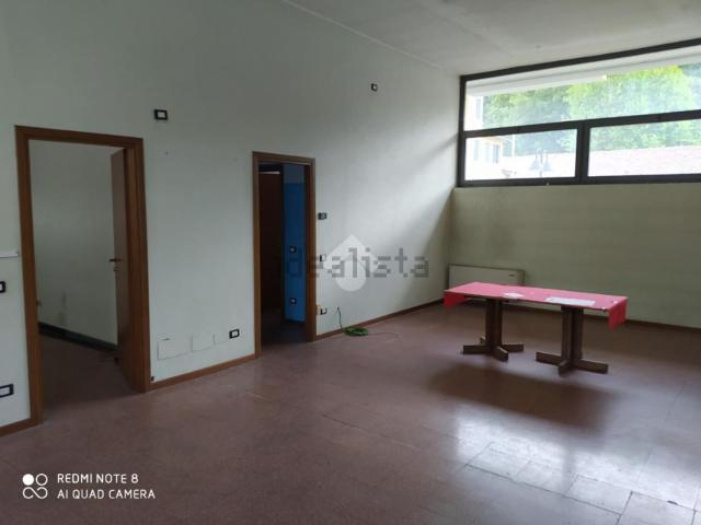Locale Commerciale in affitto a Colle, Trescore Balneario
