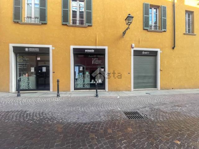 Locale Commerciale in affitto a Zona Centro, Brescia