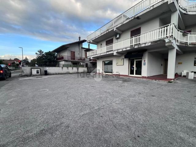 Locale Commerciale in affitto a Frosinone, Lazio