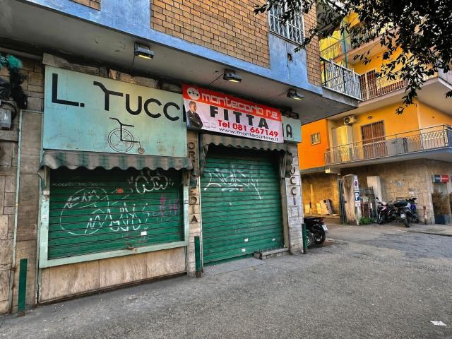 Locale Commerciale in affitto a Municipalità 3, Campania