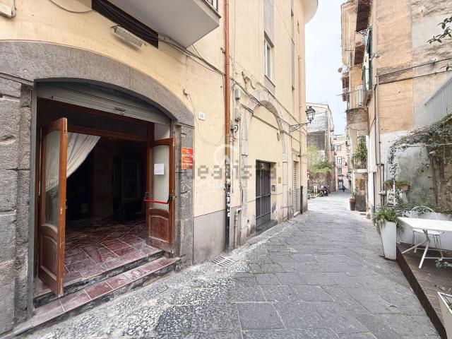 Locale Commerciale in affitto a Salerno, Campania