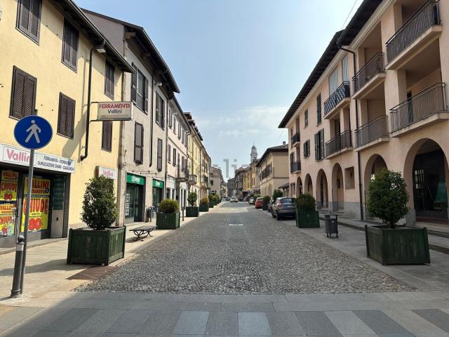 Locale Commerciale in affitto a Barnasc, Tradate