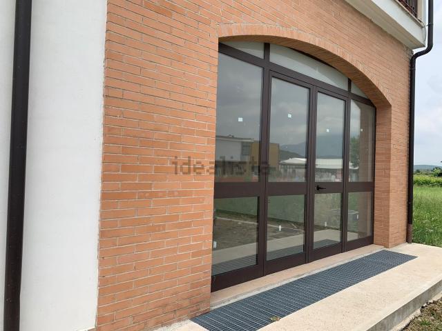 Locale Commerciale in affitto a Telese Terme, Campania