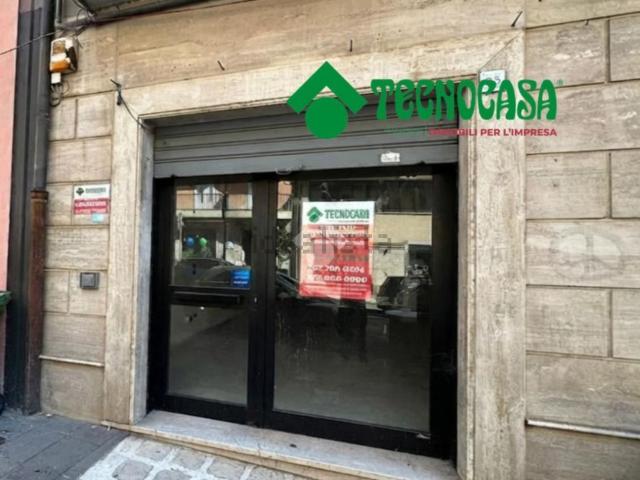 Locale Commerciale in affitto a Avellino, Campania