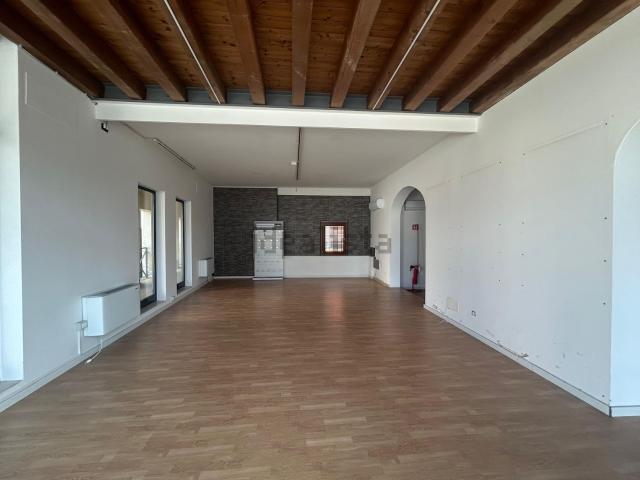 Locale Commerciale in affitto a Cittadella, Veneto