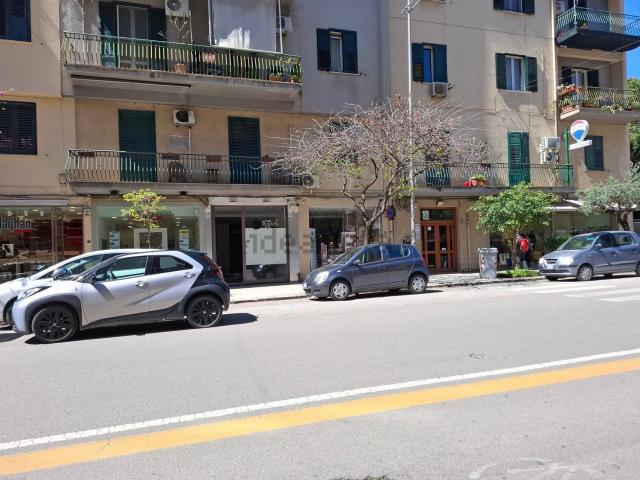 Locale Commerciale in affitto a VIII Circoscrizione, Palermo