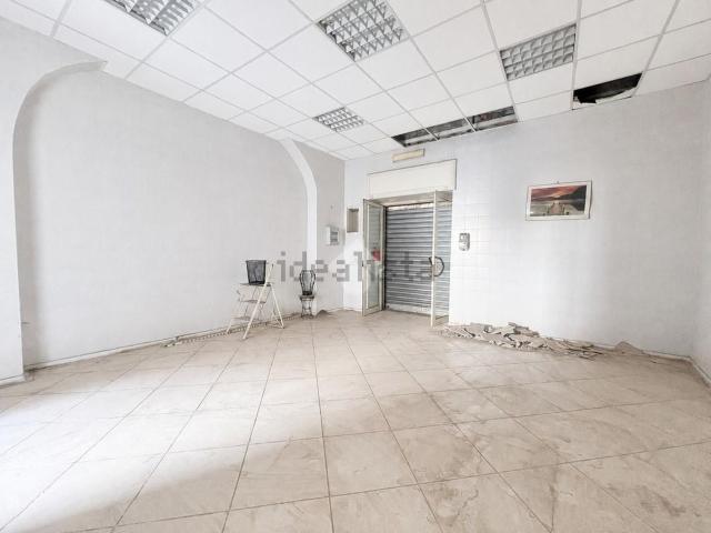Locale Commerciale in affitto a Sepano, Frattamaggiore