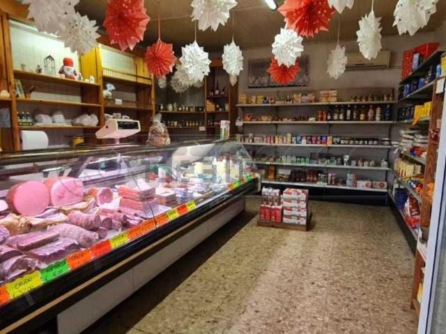 Locale Commerciale in affitto a Gambellara, Veneto