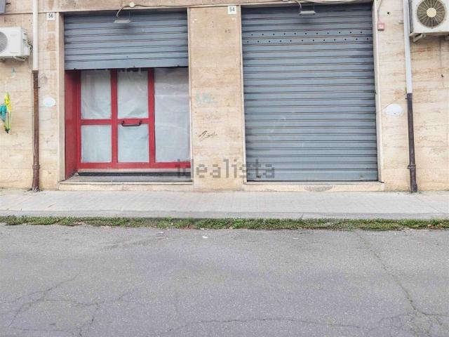 Locale Commerciale in affitto a Acireale, Sicilia