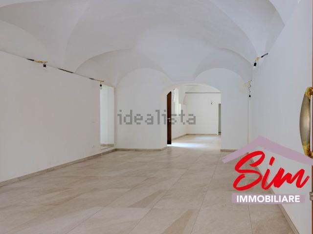 Locale Commerciale in affitto a Piemonte, Vercelli