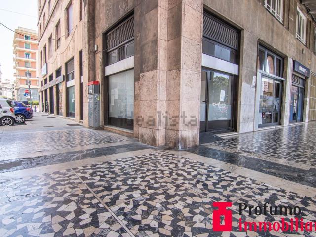 Locale Commerciale in affitto a Medio Levante, Serra Riccò