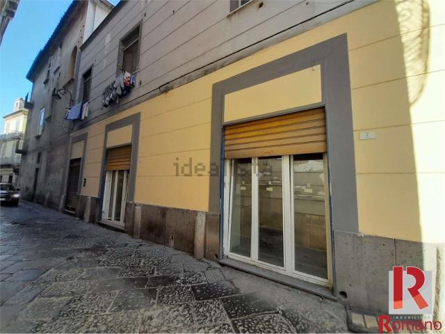 Locale Commerciale in affitto a Sant'Andrea dei Lagni, Santa Maria Capua