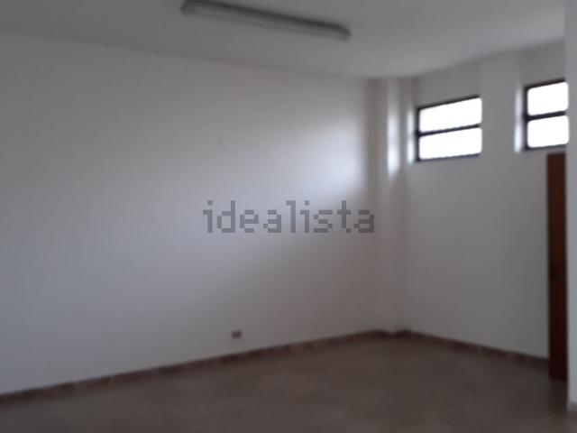 Locale Commerciale in affitto a Quartiere 4, Firenze