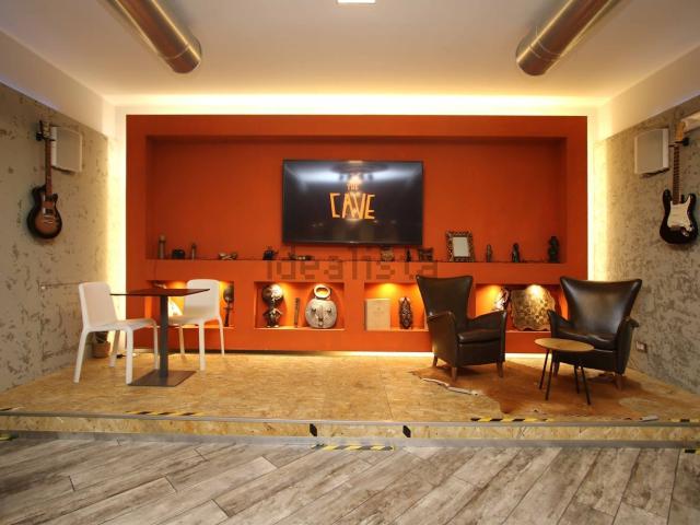 Locale Commerciale in affitto a Caiello, Gallarate