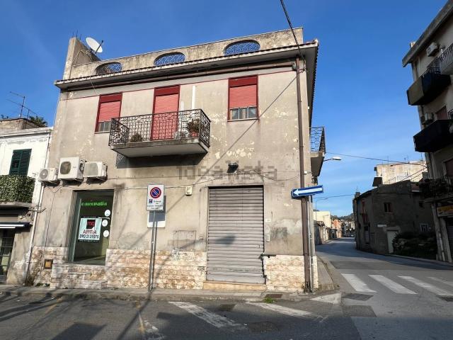 Locale Commerciale in affitto a Divieto, Villafranca Tirrena