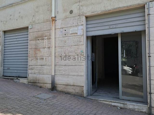 Locale Commerciale in affitto a Salerno, Campania