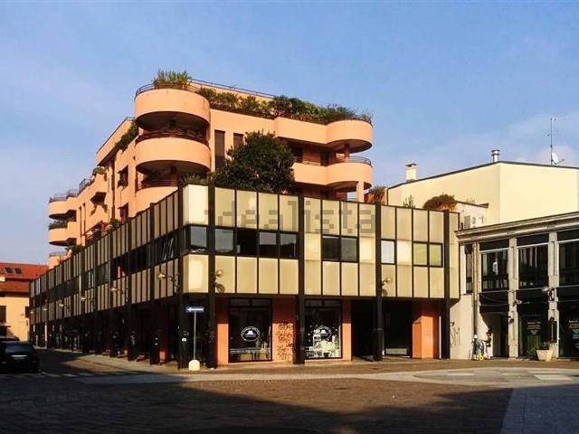 Locale Commerciale in affitto a Volta-Prealpi, Saronno
