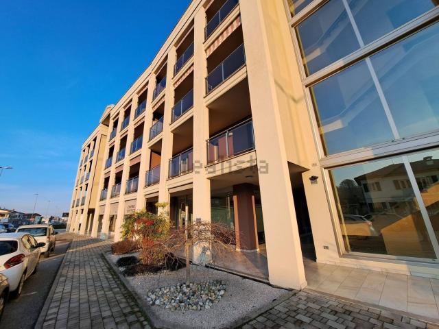 Locale Commerciale in affitto a Piemonte, Cuneo
