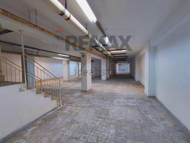 Locale Commerciale in affitto a Municipio 2, Puglia