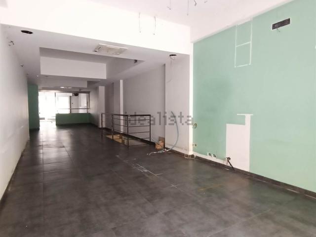 Locale Commerciale in affitto a Avellino, Campania