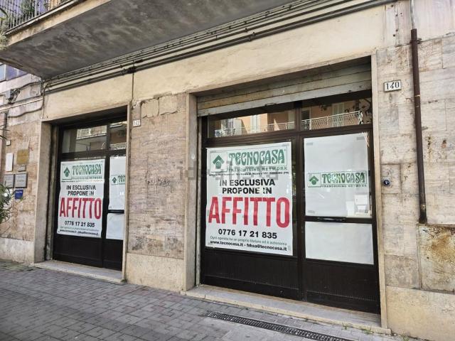Locale Commerciale in affitto a San Silvestro, Cassino