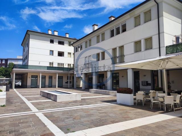 Locale Commerciale in affitto a Abano Terme Bagni, Veneto