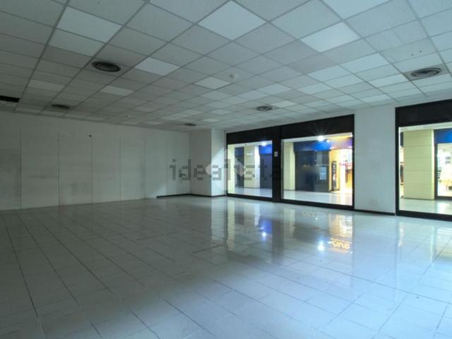 Locale Commerciale in affitto a Maggianico, Lecco