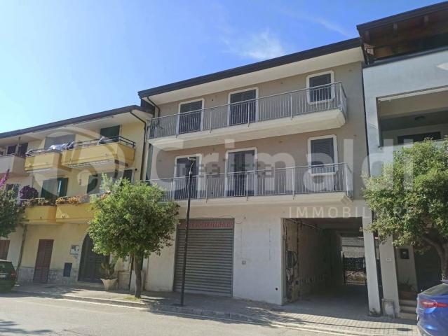 Locale Commerciale in affitto a Telese Terme, Campania