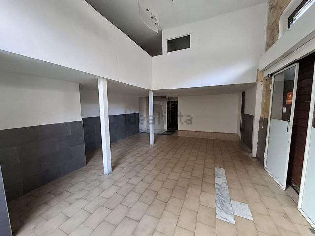 Locale Commerciale in affitto a Spoleto, Umbria