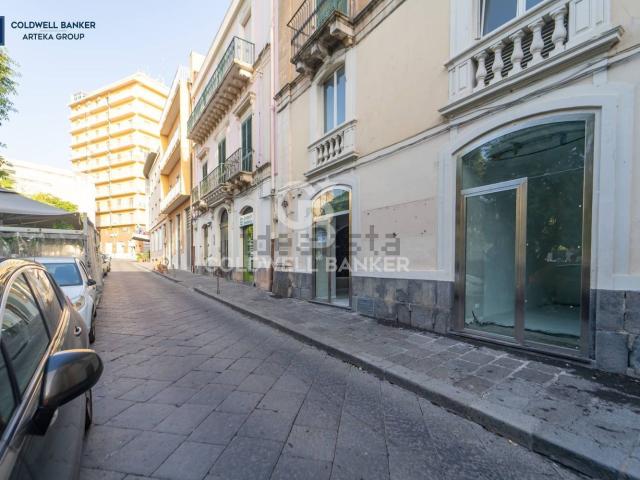 Locale Commerciale in affitto a Acireale, Sicilia