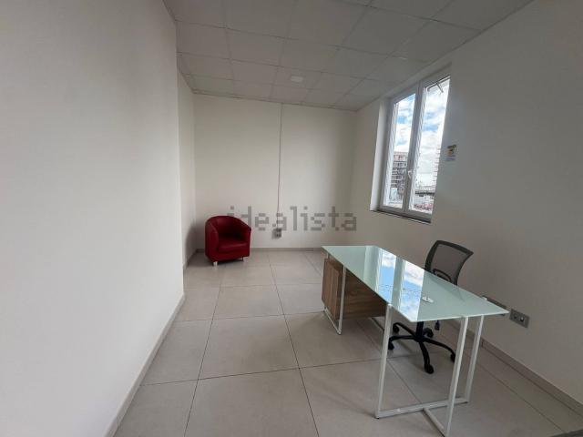 Locale Commerciale in affitto a Mugnano Di Napoli, Campania