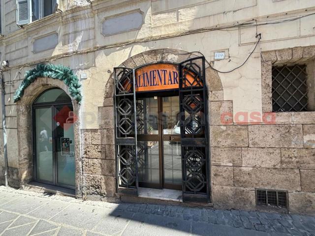 Locale Commerciale in affitto a Anagni, Lazio