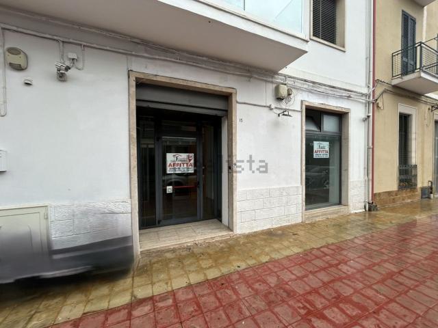 Locale Commerciale in affitto a Puglia, Lecce