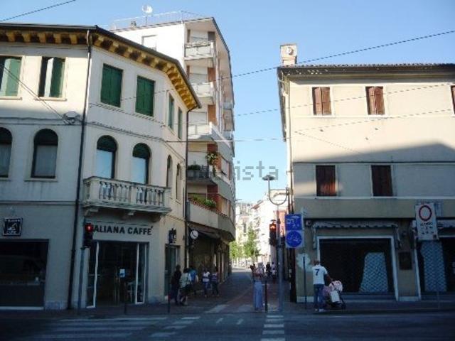 Locale Commerciale in affitto a Mestre-Carpenedo, Venezia