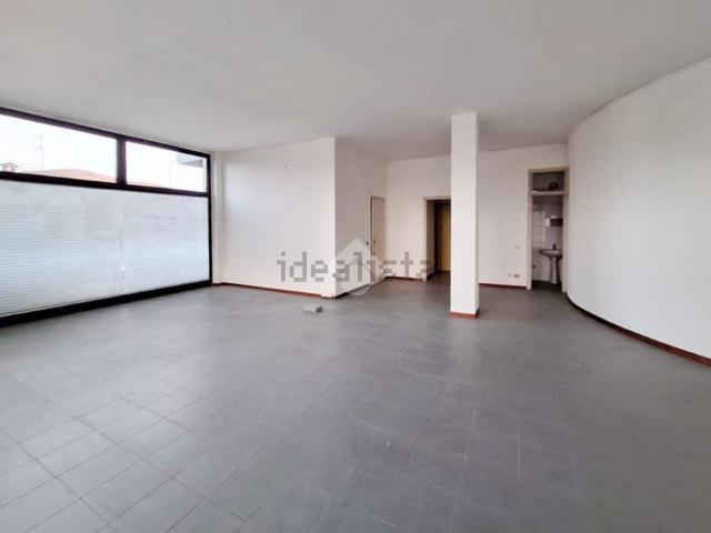 Locale Commerciale in affitto a Verolavecchia, Lombardia