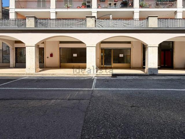 Locale Commerciale in affitto a Comunità montana della Valle Sabbia, Vestone