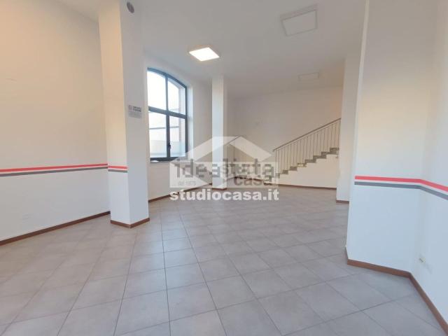 Locale Commerciale in affitto a Melegnano, Lombardia