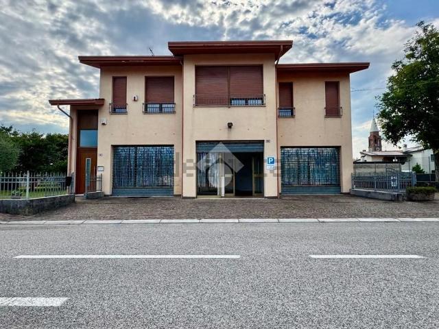 Locale Commerciale in affitto a San Giovanni Al Natisone, Friuli-Venezia Giulia