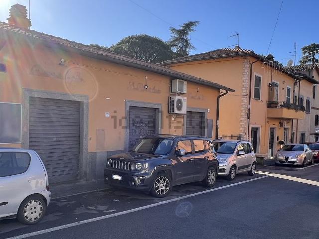 Locale Commerciale in affitto a Squarciarelli, Roma Capitale