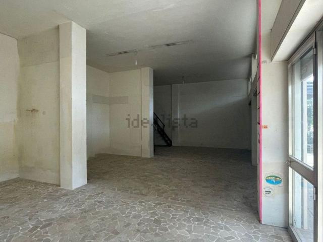 Locale Commerciale in affitto a Cervia, Reggio Emilia