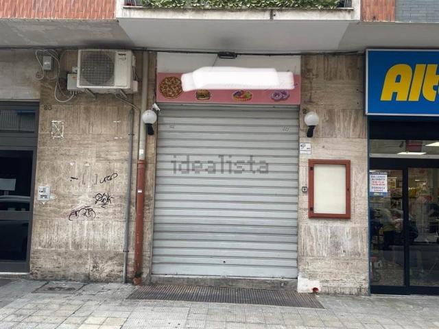 Locale Commerciale in affitto a Municipio 2, Puglia