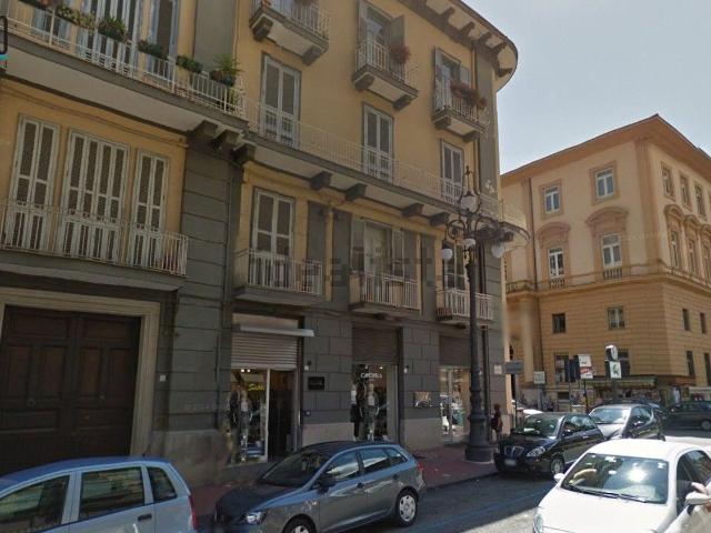 Locale Commerciale in affitto a Avellino, Campania