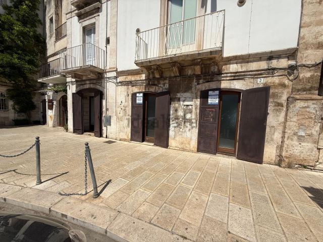Locale Commerciale in affitto a Puglia, Bari