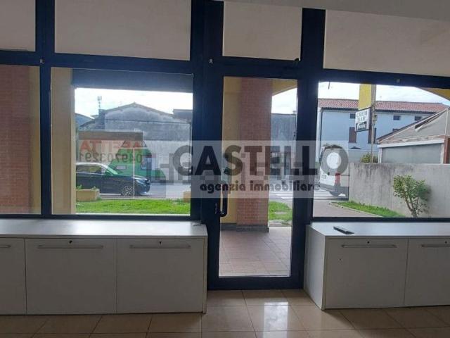 Locale Commerciale in affitto a Vigodarzere, Veneto