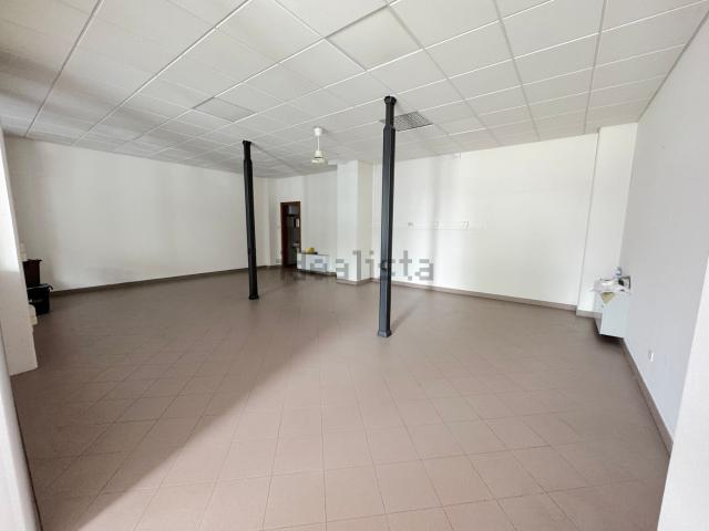 Locale Commerciale in affitto a Unione di comuni Terre di Castelli, Spilamberto