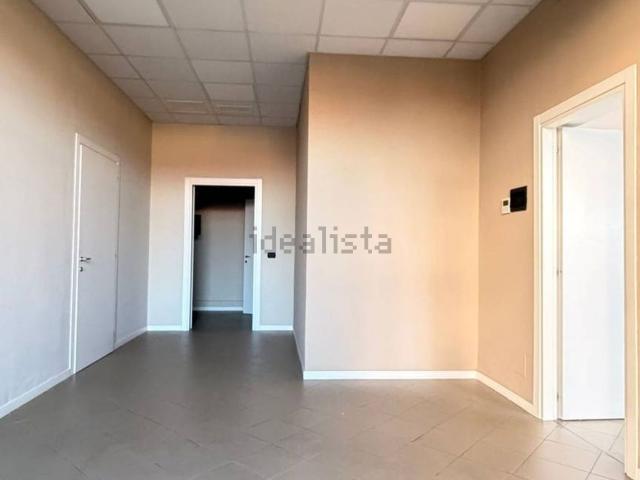 Locale Commerciale in affitto a Fornovo Di Taro, Reggio Emilia