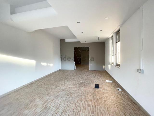 Locale Commerciale in affitto a Terni, Umbria