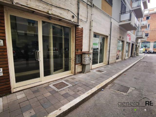 Locale Commerciale in affitto a Pescara, Abruzzo