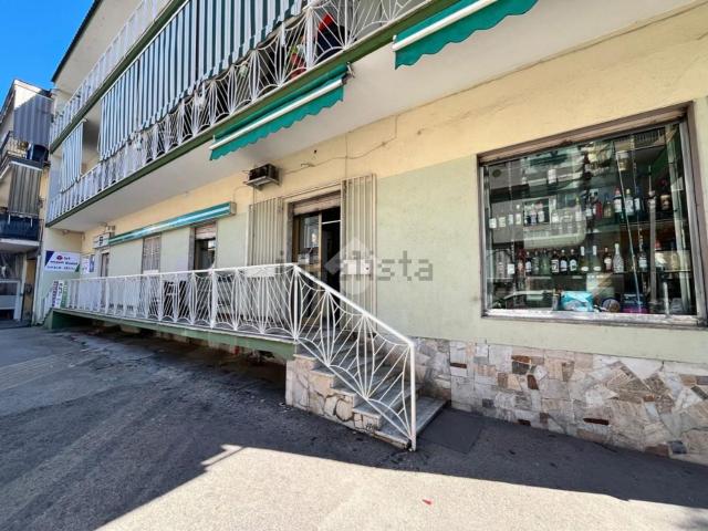 Locale Commerciale in affitto a Sant'antimo, Campania