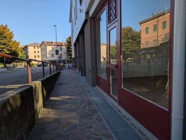 Locale Commerciale in affitto a Tresinaro - Secchia, Re